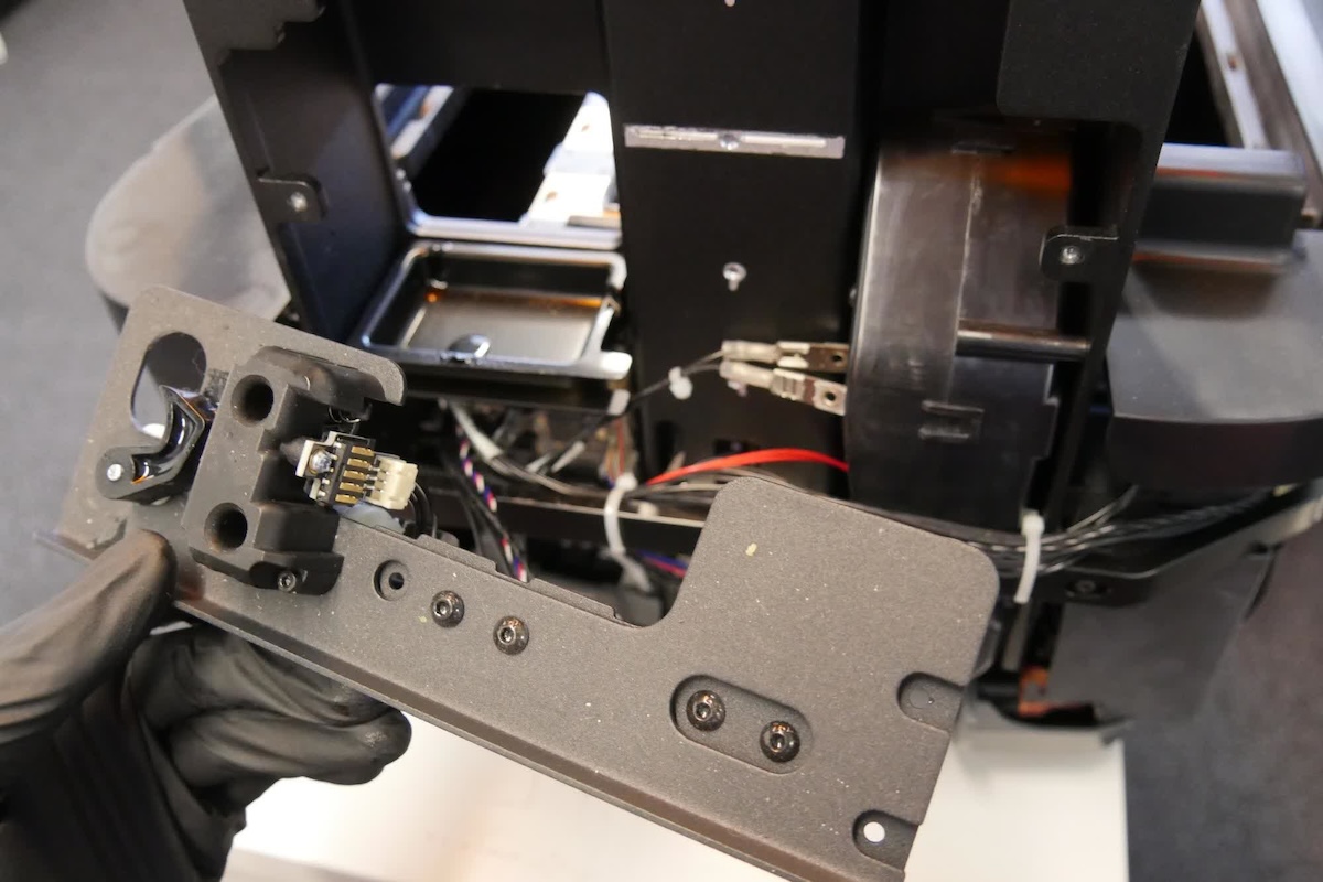 f3-remove-cartridge-floor.jpg