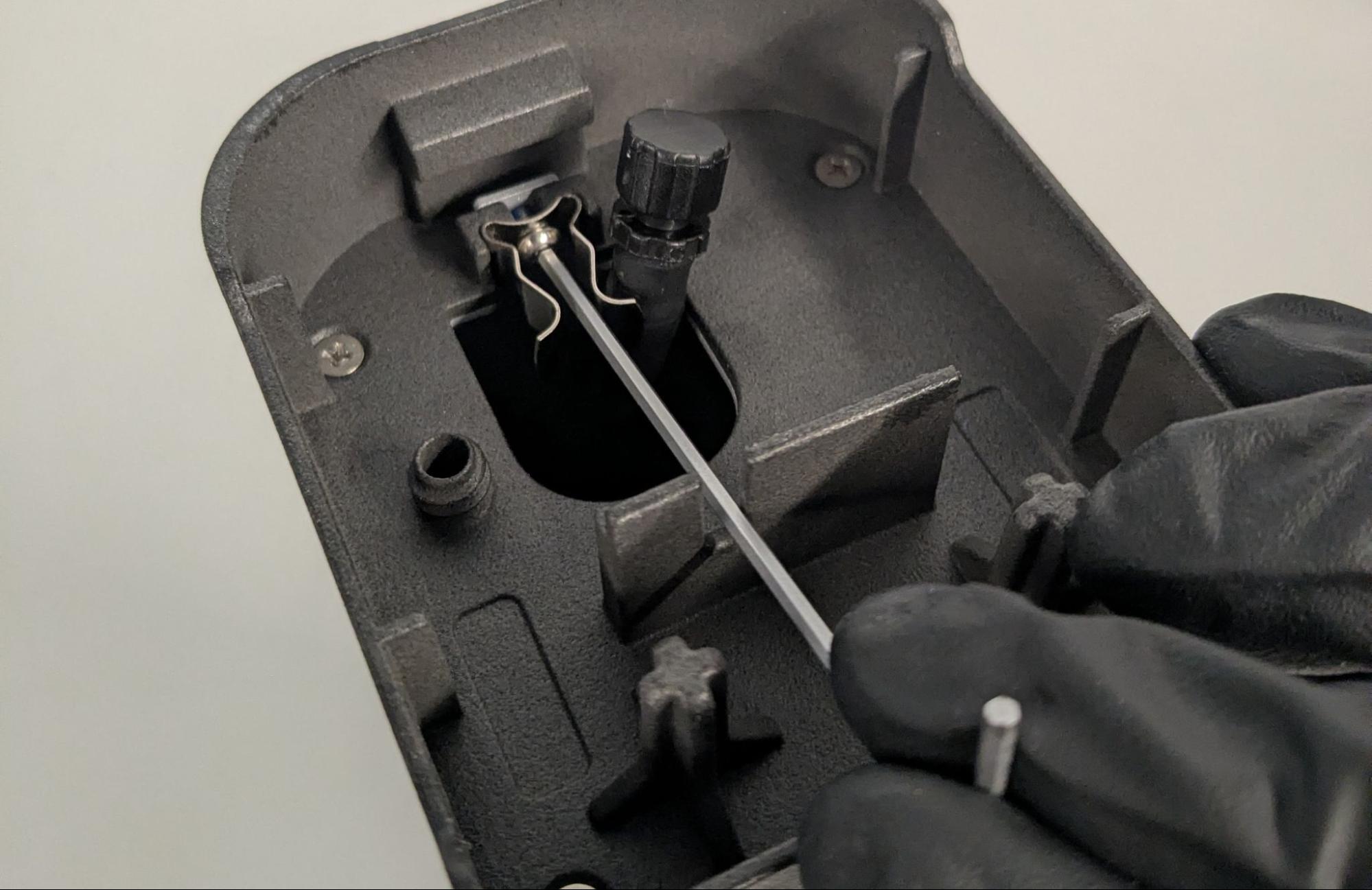更換 Form 4 Resin Pumping System 泵浦裙套示意圖 4