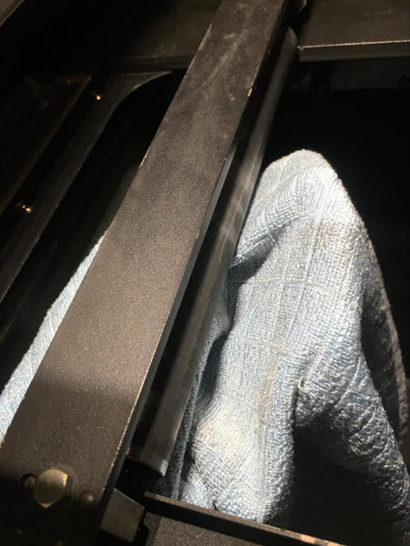 讓滾輪分段轉動並擦拭完整圓周