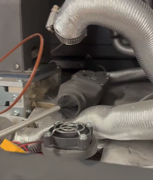 拆下 IR 感測器前方 purge tubing