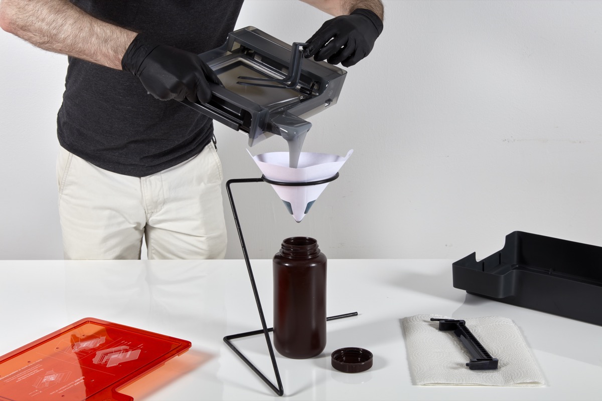 Resin filtration | Formlabs