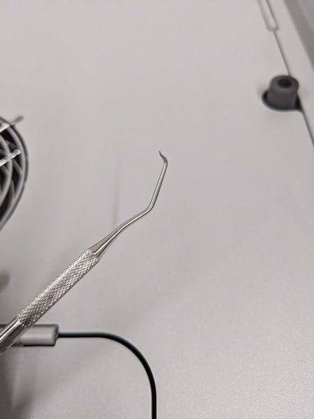逐齒清除齒條內壓實粉末