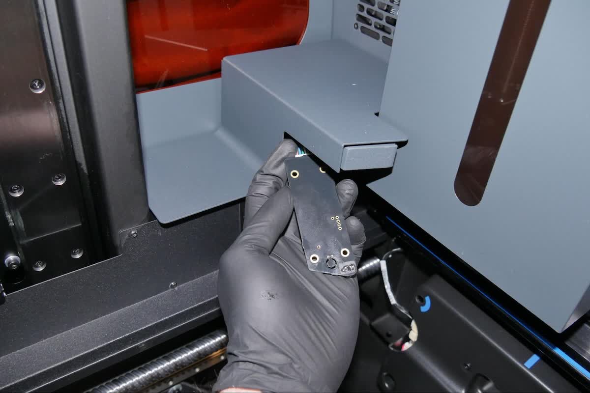 Replacing the Form 3L LevelSense board | Formlabs