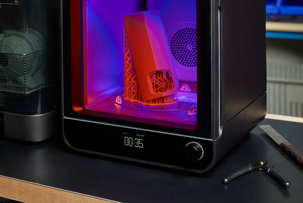新しいForm Cure（第2世代）なら、二次硬化がわずか60秒で完了 | Formlabs