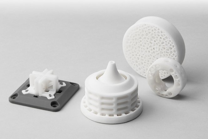 Ceramic Resin può essere utilizzata per creare piccole parti in ceramica per la ricerca ingegneristica per applicazioni dove la precisione delle parti cotte non è cruciale.