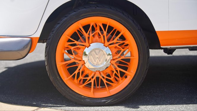 Die Radkappen des neuen Bulli wurden auf einem Formlabs SLA 3D-Drucker gedruckt und dann galvanisiert und poliert, um das Aussehen von verchromtem Stahl zu erzielen. (Bilder: VW)