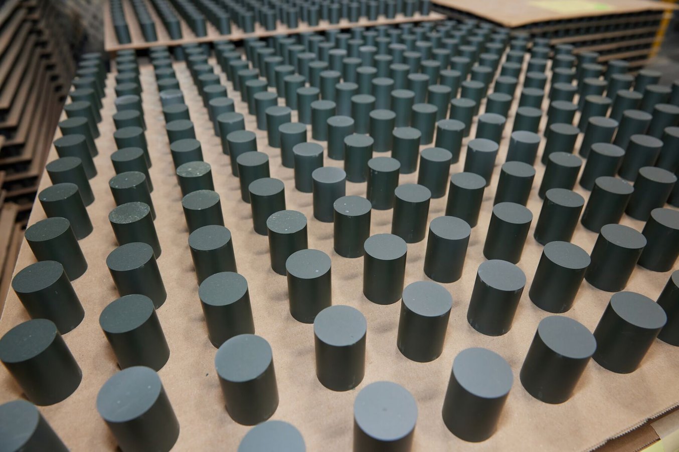 托盤上的伊頓金屬氧化物壓敏電阻