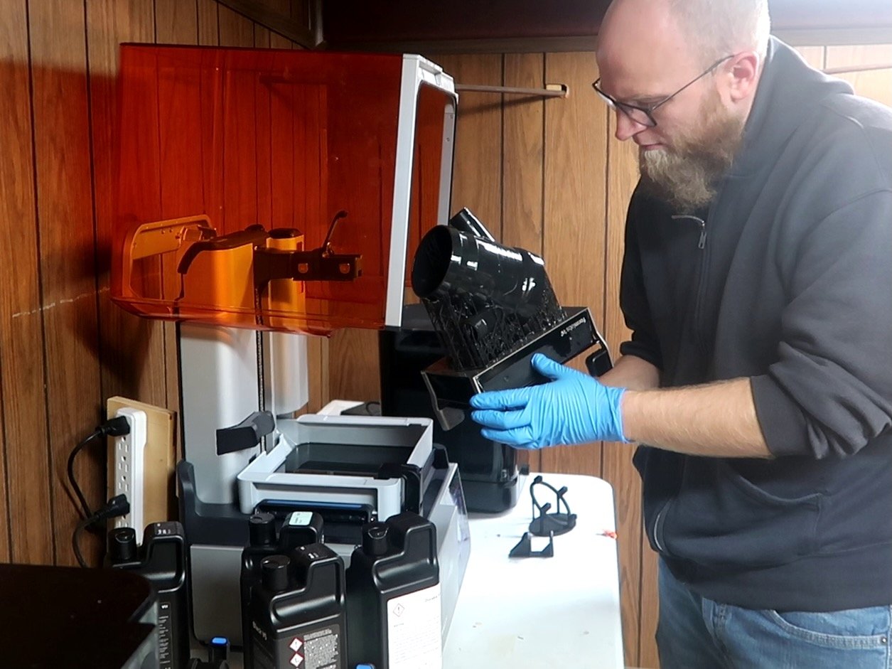 Cool Machines Tough 1000 レジンでコスト削減とサプライチェーンの