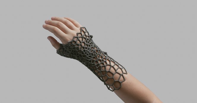 Design di tutore per mano con un motivo complesso per ridurne il peso.